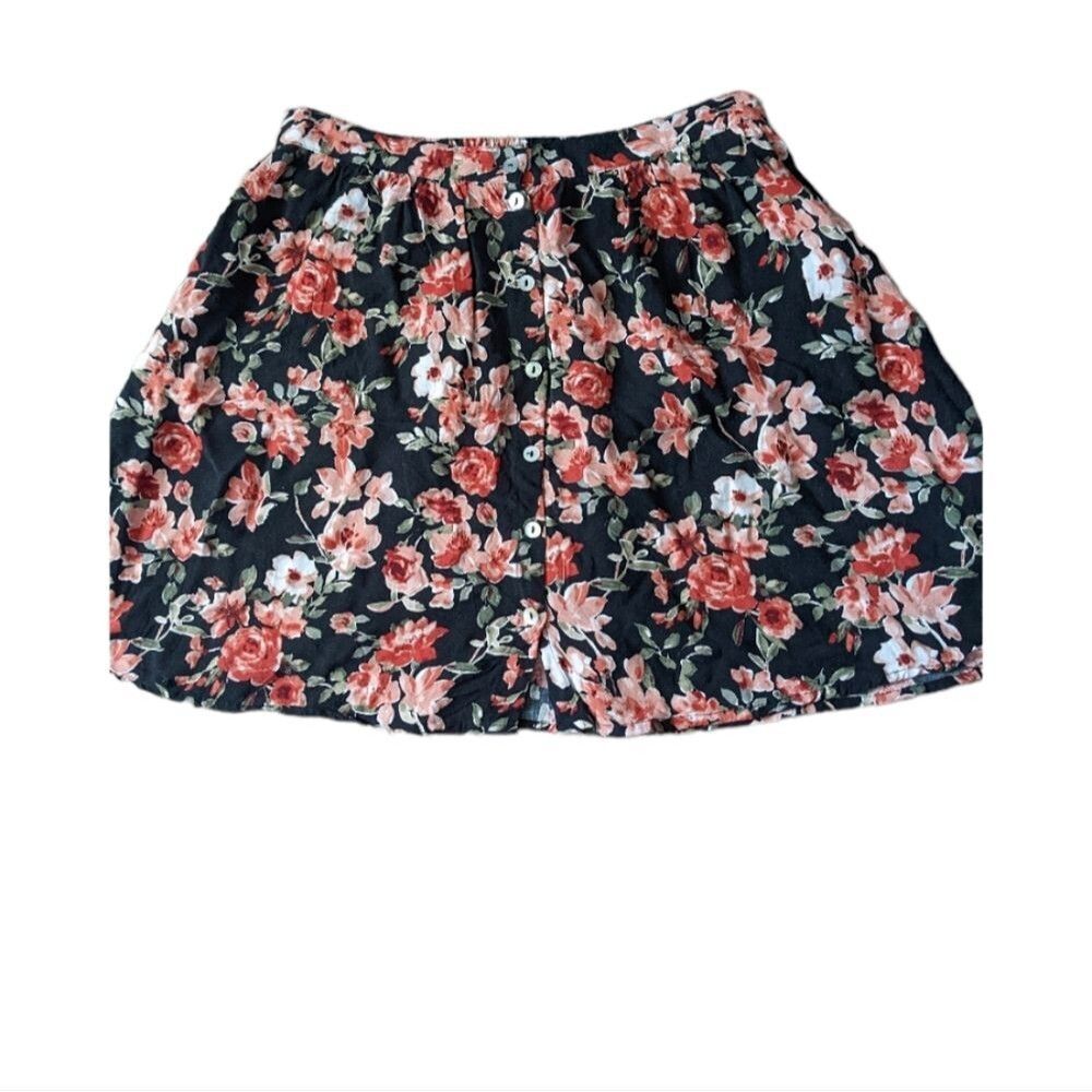 Forever 21 Black Floral Skirt Size Medium